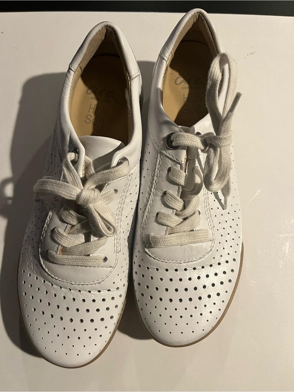 Ara High Soft White Perforated Leather Lace-Up Sneakers Size 4.5